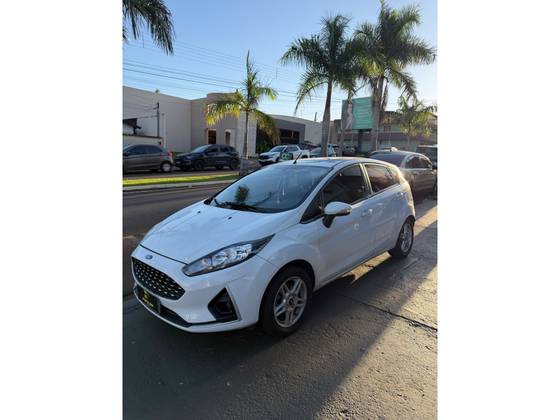 FORD FIESTA 1.6 TI-VCT FLEX SE PLUS POWERSHIFT FORD FIESTA 1.6 TI-VCT FLEX SE PLUS POWERSHIFT